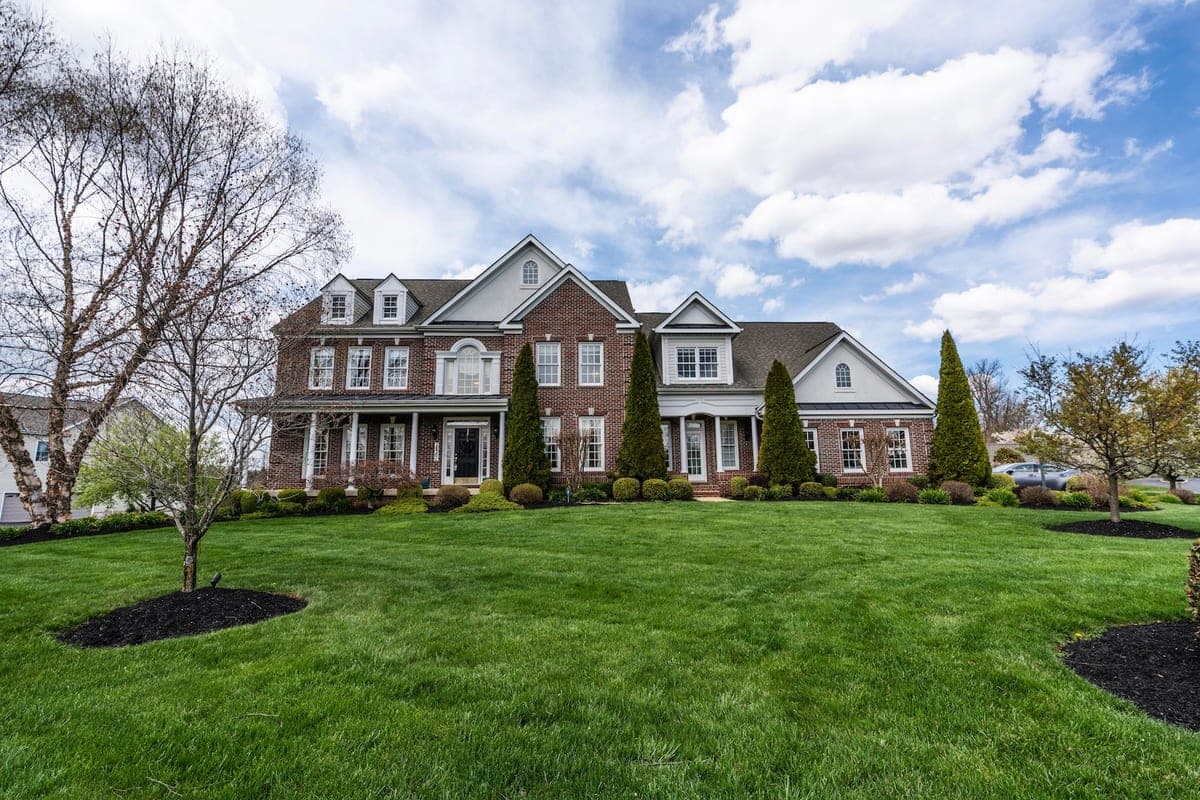 Sell Your House Fast: 7 People You Need On Your Team